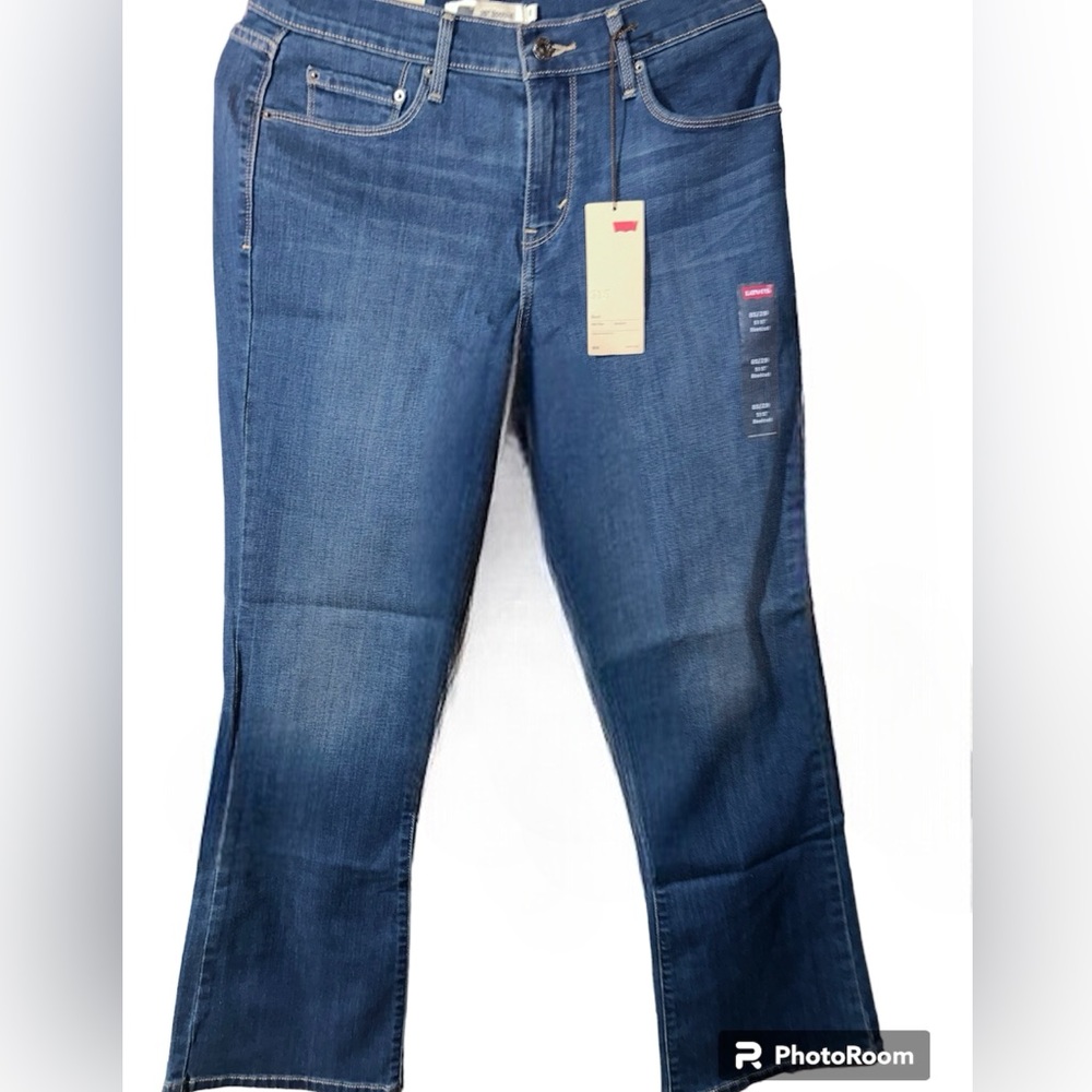 Levi’s boot cut denim jeans, in color blue, and size 8s/29.